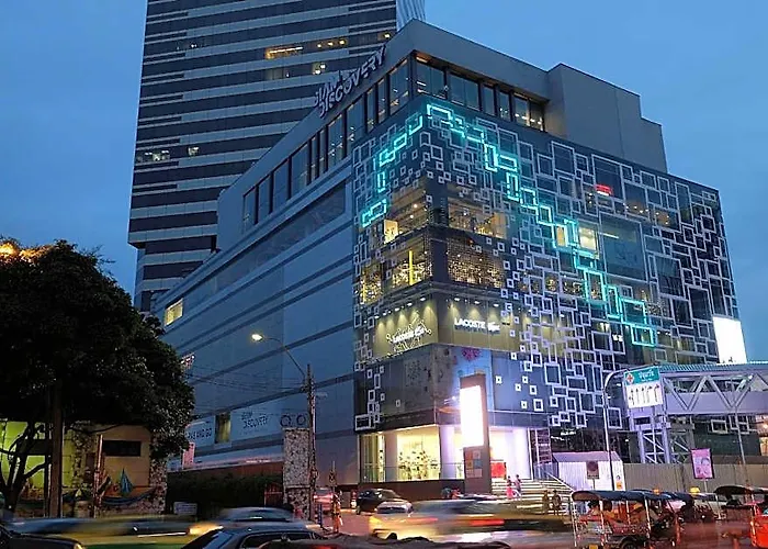 Omni Tower Sukhumvit Nana Direct 酒店