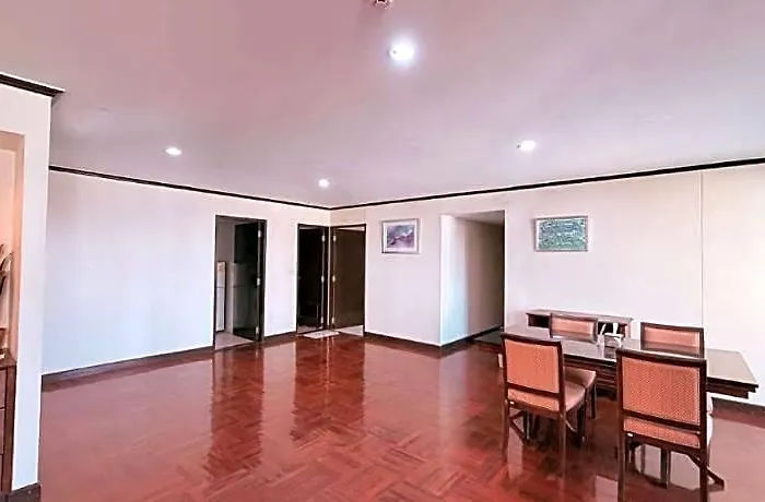Omni Tower Sukhumvit Nana Direct 酒店 4*